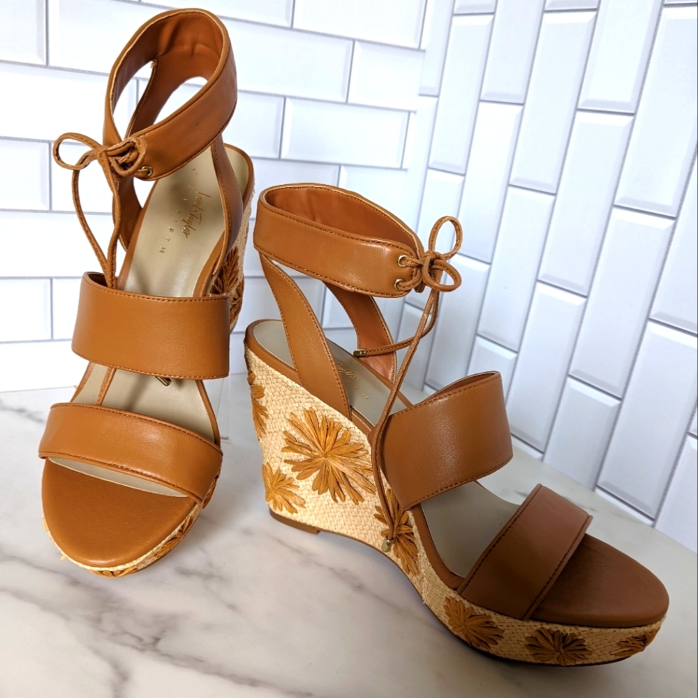 Lord & Taylor ~ 424 Fifth Wedge Heel Shoes Woman's size 9 1/2 M